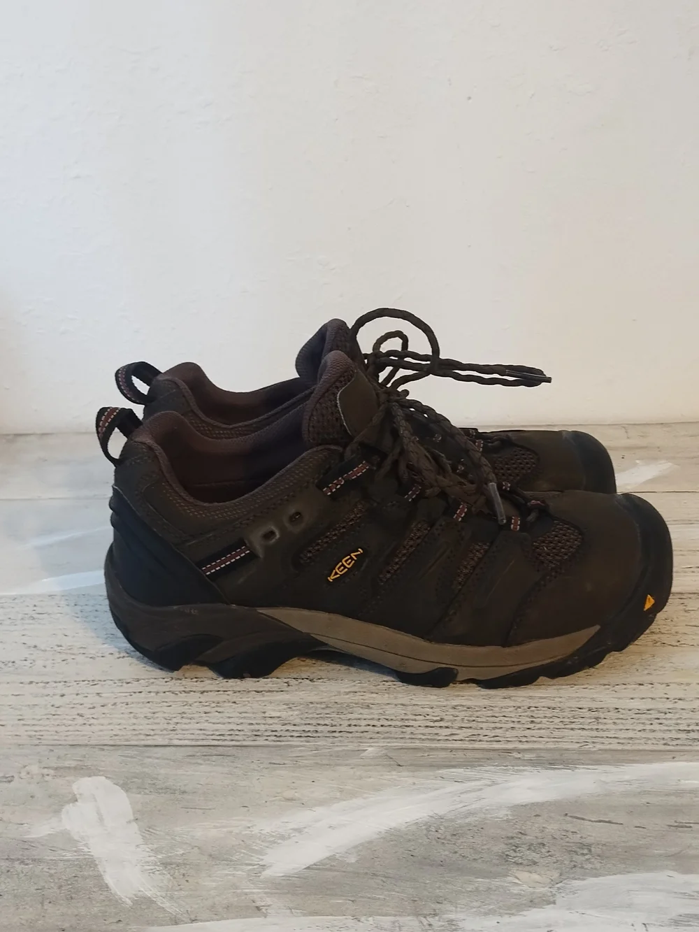 Man's Sneakers  Athletic Shoes KEEN Utility Lansing Low Steel Toe USA  10/UKsz9